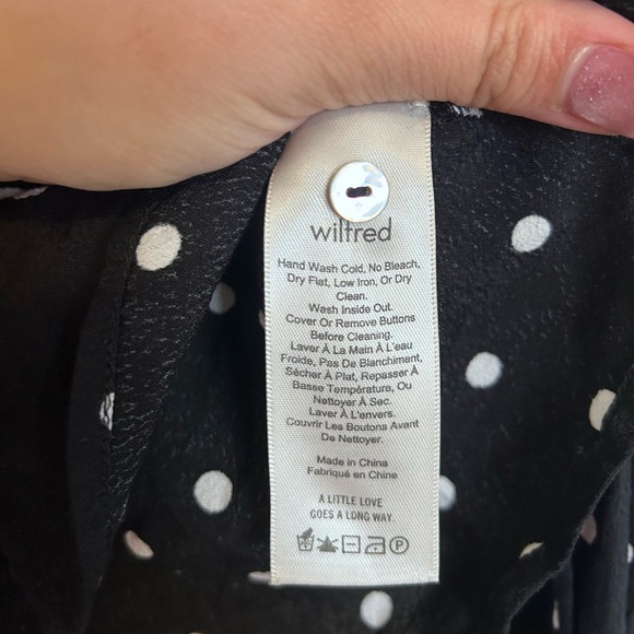 Wilfred Aritzia Peasant Black Polka Dot peplum blouse with pearl buttons size XS - Picture 8 of 9